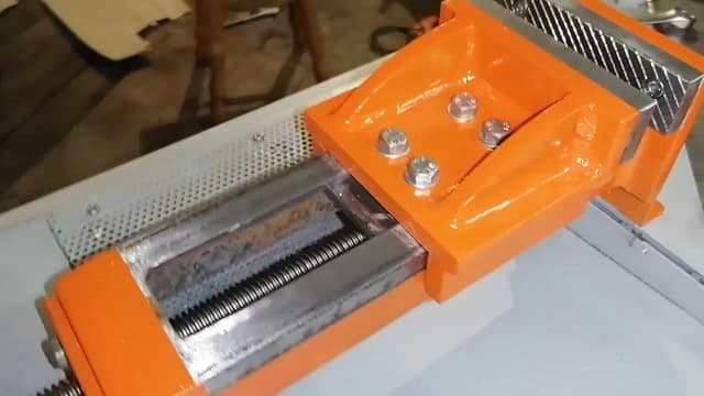 Jak zrobić imadło do wiertarki stołowej - proste kroki i porady